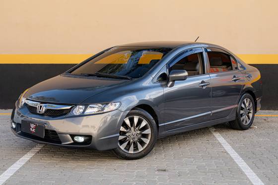HONDA CIVIC 1.8 LXS 16V FLEX 4P AUTOMÁTICO HONDA CIVIC 1.8 LXS 16V FLEX 4P AUTOMÁTICO